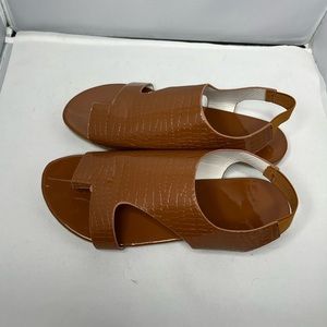Flat light brown Sandal
